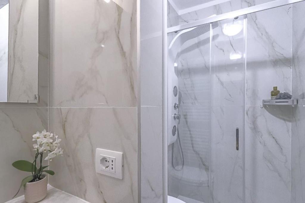 New Private Apt In Como A-C Self Check-In المظهر الخارجي الصورة